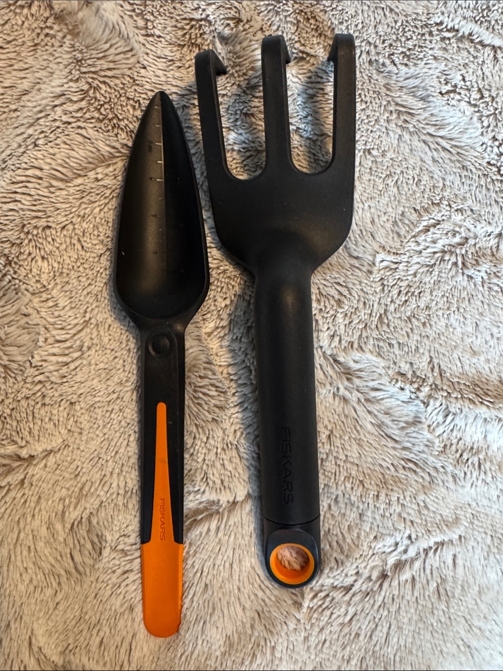 Fiskars Black and Orange Gardening Tools Set